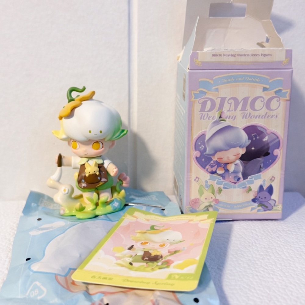 POP MART DIMOO Weaving Wonders Dreaming Spring Figure with Box Card